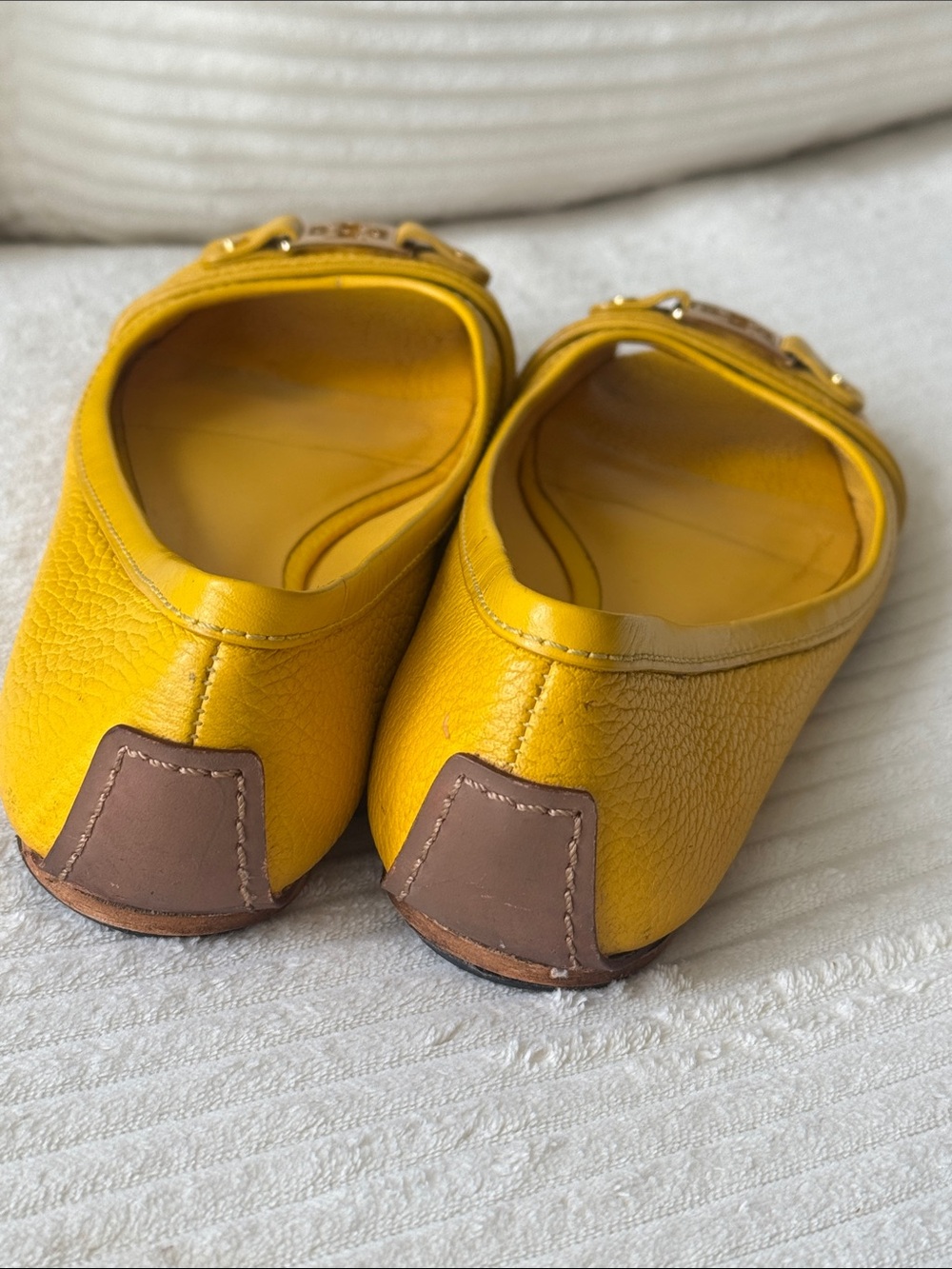 Tory Burch Yellow Flats Size 8.5 - Picture 4 of 13